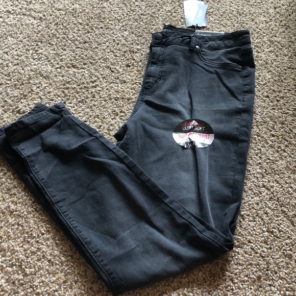 d. jeans Pants - NWT d. jeans Black Denim Jeans -